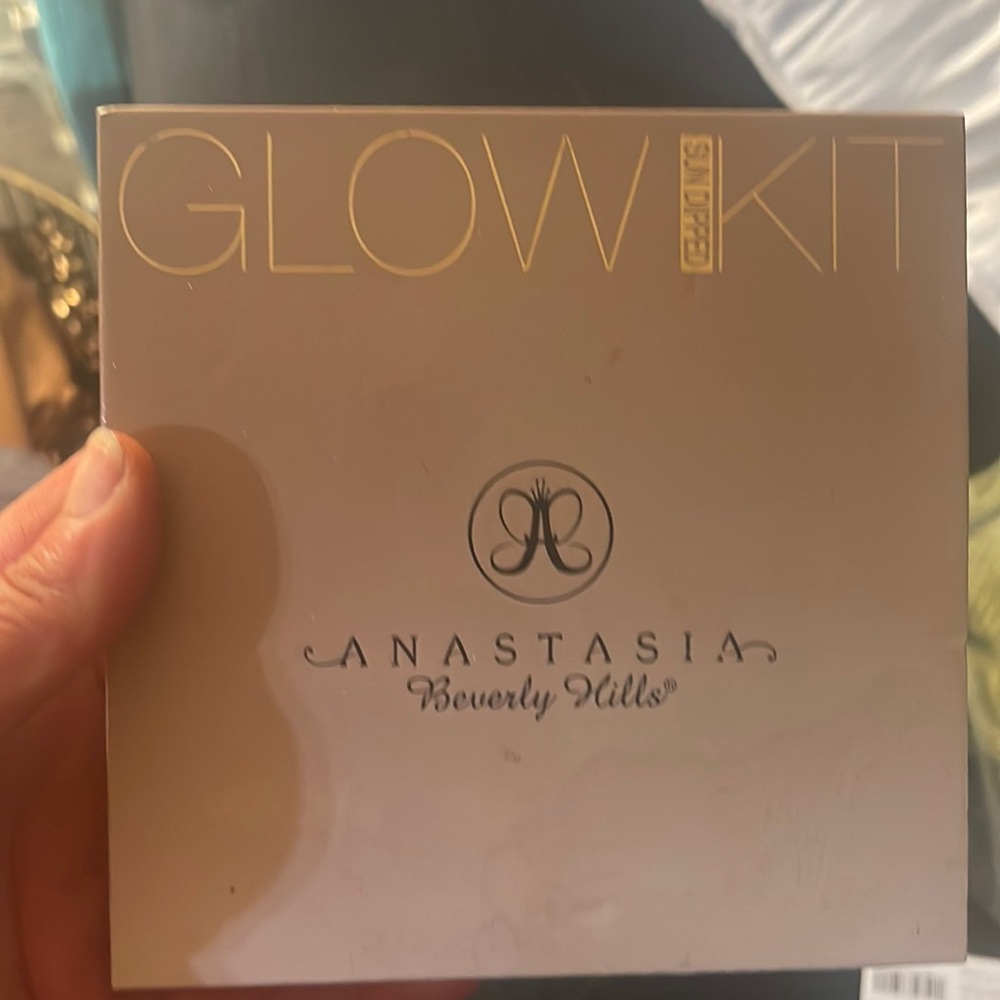 Glow pallet